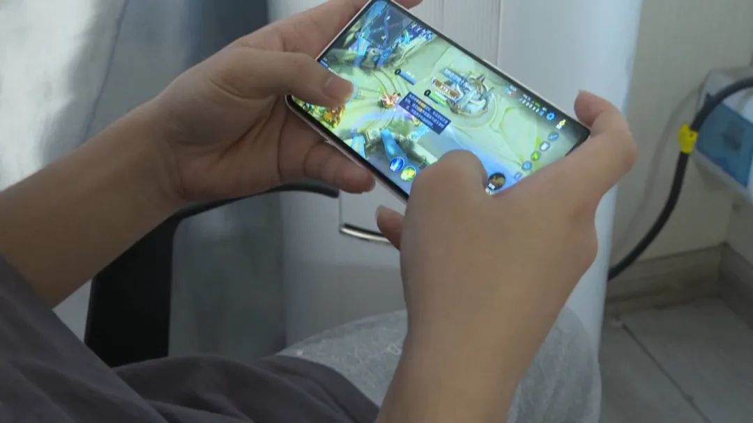 未成年人游戏充值风险_预防未成年人沉迷网络游戏_游戏 专题栏目