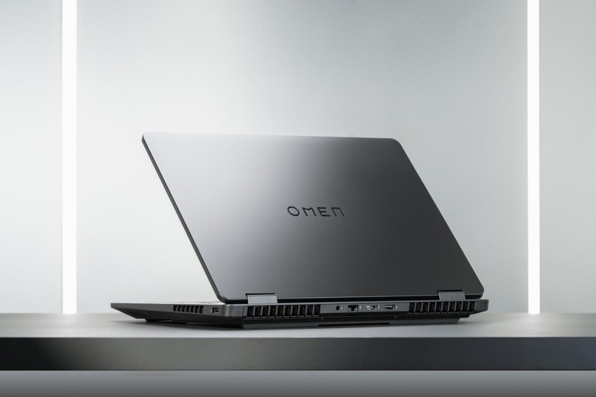 暗影精灵11锐龙版 AMD锐龙9 8945HX RTX 5060 240Hz高刷屏 _暗影精灵11锐龙版 2.3kg轻薄全能游戏本 _能玩网络游戏的笔记本