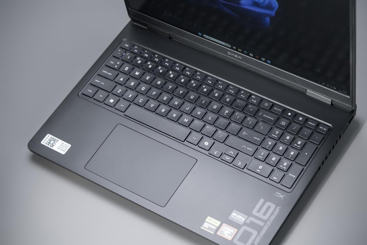 能玩网络游戏的笔记本_ 暗影精灵11锐龙版 AMD锐龙9 8945HX RTX 5060 240Hz高刷屏 _暗影精灵11锐龙版 2.3kg轻薄全能游戏本