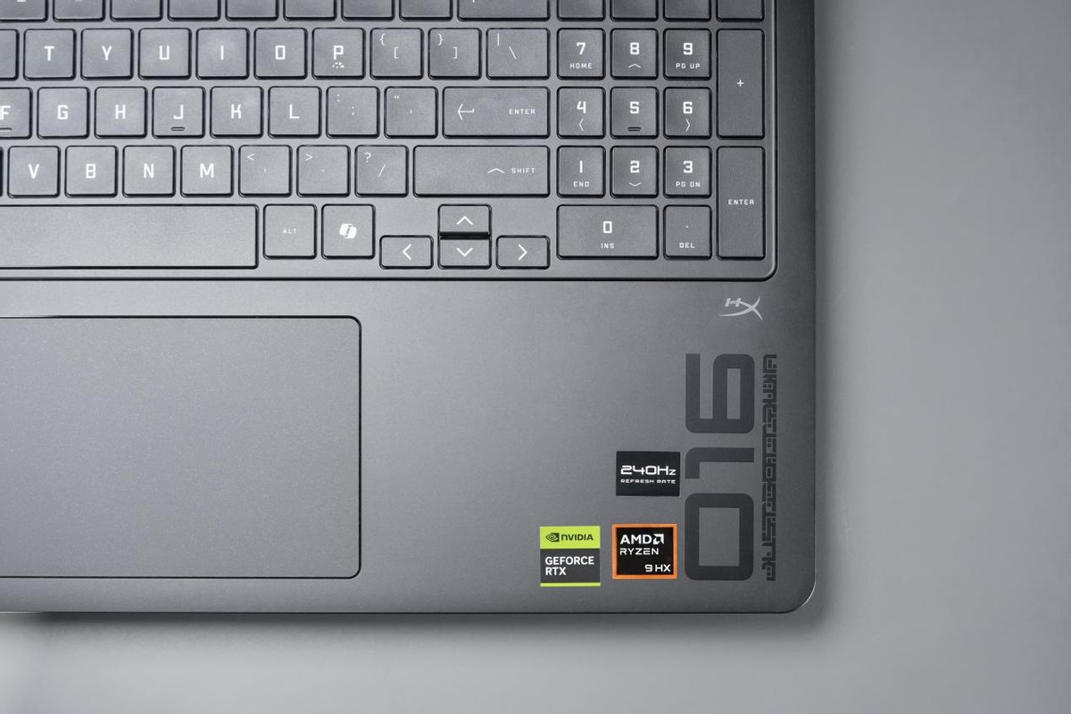 能玩网络游戏的笔记本_ 暗影精灵11锐龙版 AMD锐龙9 8945HX RTX 5060 240Hz高刷屏 _暗影精灵11锐龙版 2.3kg轻薄全能游戏本