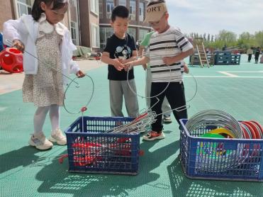碱柜幼儿园民间体育游戏_大班民间游戏专题_传承民间体育游戏活动