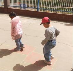 大班民间游戏专题_碱柜幼儿园民间体育游戏_传承民间体育游戏活动