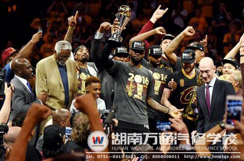 湖南万通汽修学校篮球赛_湖南万通汽修_万通学子篮球对决