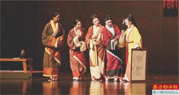 开·云app体育登录入口 “国潮”成二次元游戏赛道新流量密码“谷子经济”助厂商重视周边产品开发