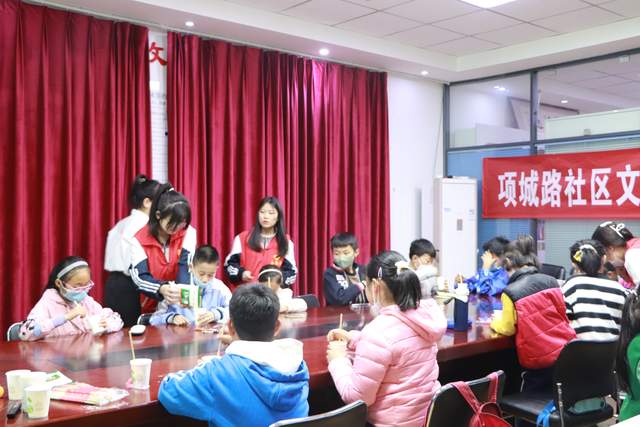 kiayun手机版登录打开即玩v1011.玩看我最新关网.中国 科普实践“玩”起来，洛阳路街道项城路社区开展科普实验活动