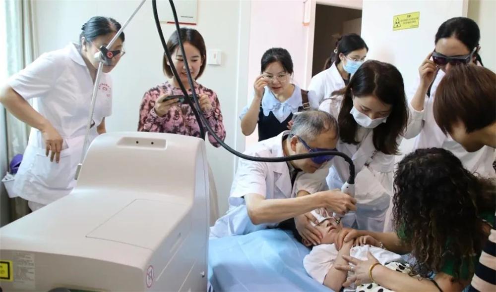 皮肤科学术会议_青春痘最好的皮肤病医院_昆明皮肤病专科医院