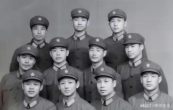 09年战友聚会,当上局长的战友当众做了一件事情,战友团聚大变样