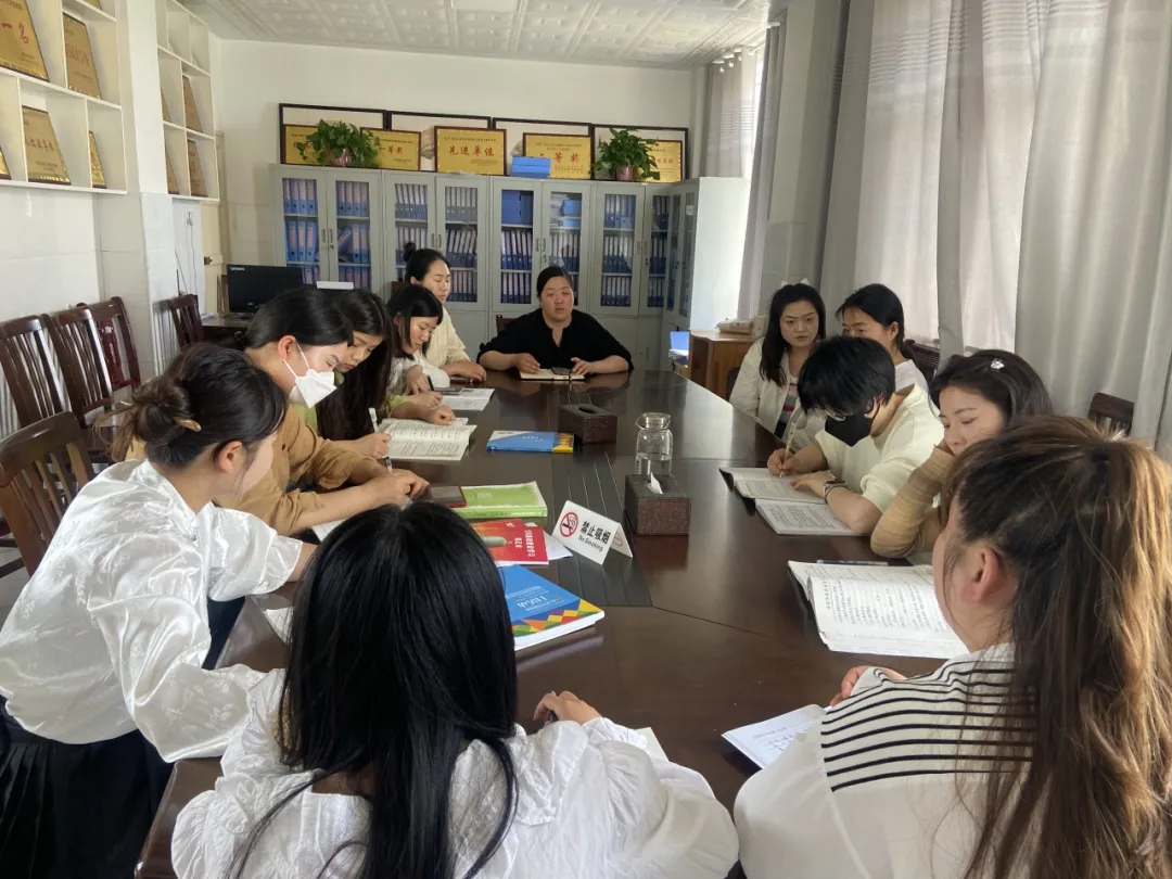 大班民间游戏专题_幼儿园户外传统游戏资源挖掘_户外民间体育游戏