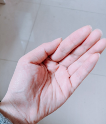 美图秀秀手机版如何抠图P到另一张图上_抠图组合正确方法