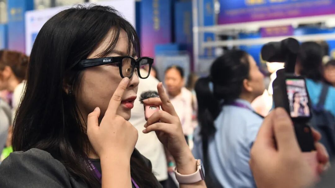 AI眼镜发展现状_AI眼镜技术瓶颈_手机看vr用什么软件好